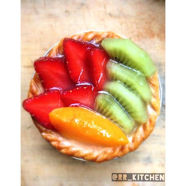 Shinny... Look at her!!! FRUIT EGGTART! Yummmyyy🍓🍓🍓
