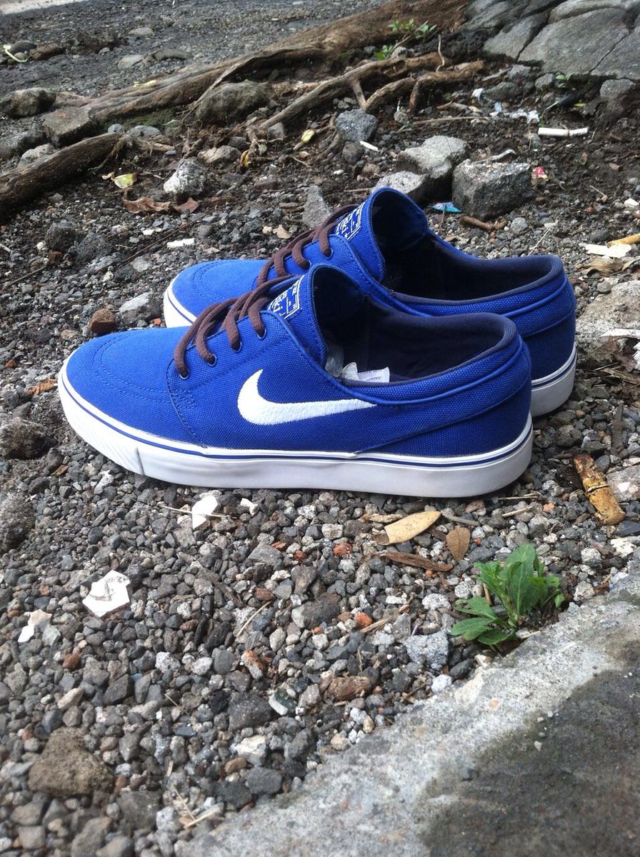“<a href="/ruang_pamer/">ruangpamer.com</a>: #BaruDatang nike stefan janoski, size 42 &amp; 43. IDR 550k. hub <a href="/rizalvizu/">rizal williams</a> segera! :D ”