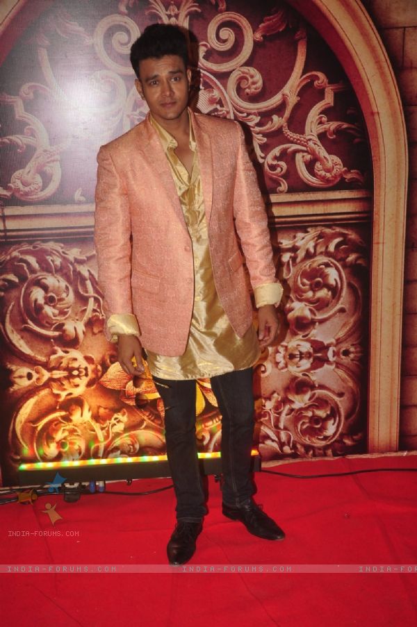 sonali__singh's tweet photo. @aniruddh_dave #ZRA2014 @ZeeTV #RedCarpet #DevPratap #Bandhan http://t.co/oukmbesxhP