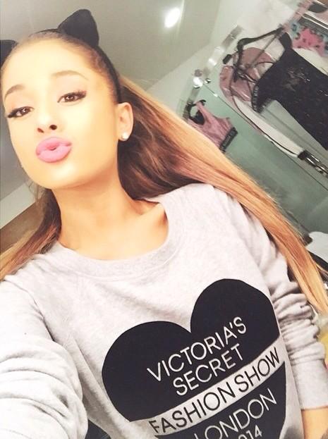 aaronstuart06's tweet photo. A different photo Victorias secret fashion show London 2014? http://t.co/Y8vtyaovxP