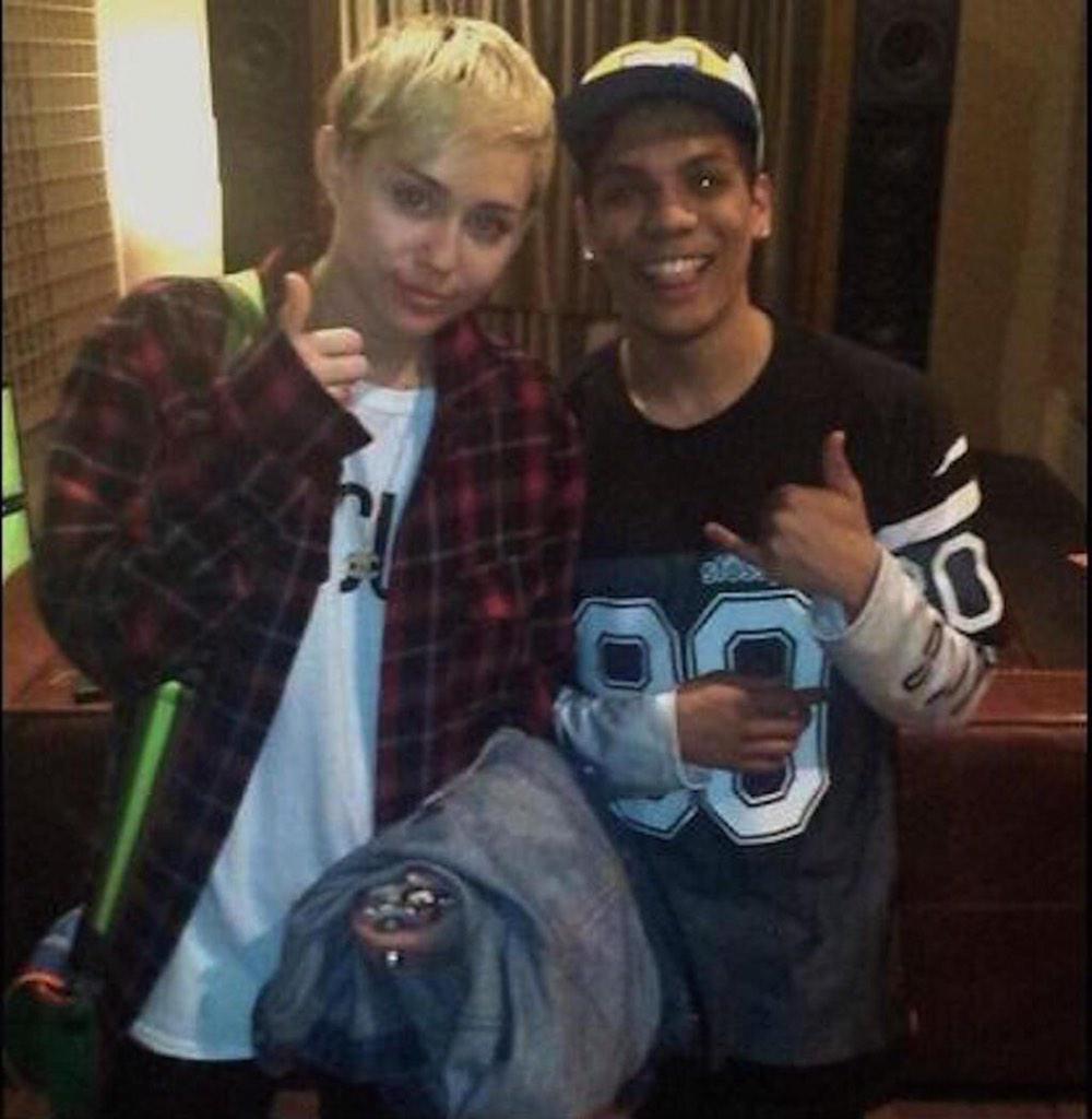 MCyrusOnTour's tweet photo. New picture of Miley at the recording studio #CyrusUpdate http://t.co/K53CF82PxY
