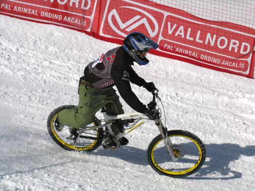 La dirección de @Vallnord estudia lanzar un FF anual para disfrutar 10 meses al año nevasport.com/noticias/art/4… #skibike