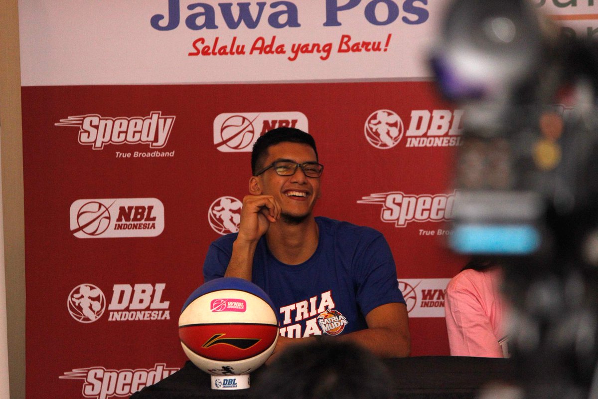 "Yg berbahaya dari <a href="/kristianhalim14/">Kristian Liem</a> adalah post move-nya, tapi sekarang juga jago shooting", <a href="/KevinYonas42/">Kevin Y.A.S.</a>