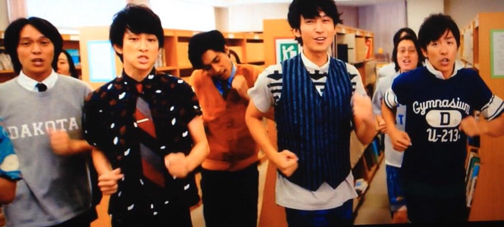 youuuuu0509's tweet photo. がむしゃらのＰＶの
図書館から廊下に出て歌う所の横山君が歌詞間違えてて歌と口が合ってなかったり、踊りがちょっとぎこちない感じか可愛い http://t.co/SByZtM0yAW