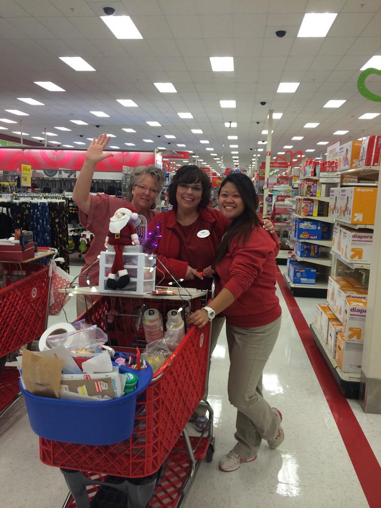 JessicaM_Target's tweet image. 2335's Pricing Team is getting into the spirit of Christmas with their cart decorations