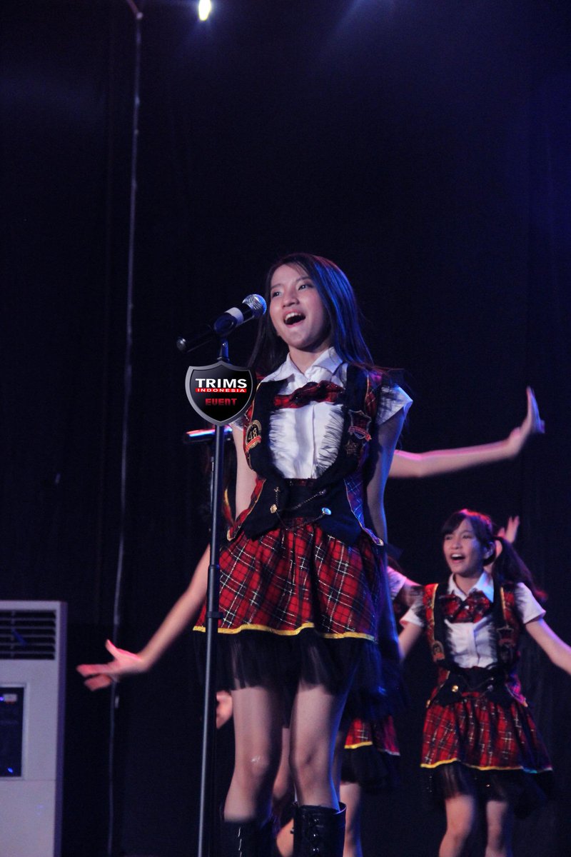 TRIMSINDONESIA's tweet photo. Nadhifa Salsabilla (( @S_NadseJKT48 #JKT48LiveinConcertSidoarjo

Hmmmmmmm''

#MindAM http://t.co/hGXHTjD1q0