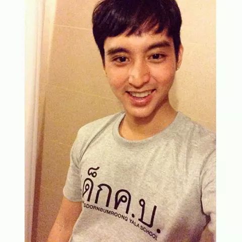 nhaheewa97's tweet photo. พี่ฟีม ศิษย์เก่าคณะราษฎรบำรุงจ.ยะลา
หน้าคล้ายเจมส์จิ ตอนนี้เรียนวิดวะ พระจอมเกล้าพระนครเหนือ #kbfact #kbyala http://t.co/XgKr8R8a1h