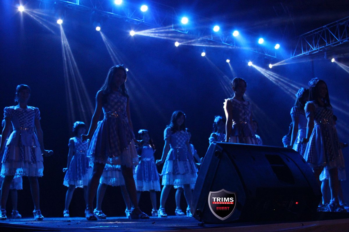 TRIMSINDONESIA's tweet photo. II Gingham Check #JKT48LiveInConcertSidoarjo II

#MindAM http://t.co/ib1elMRw4V