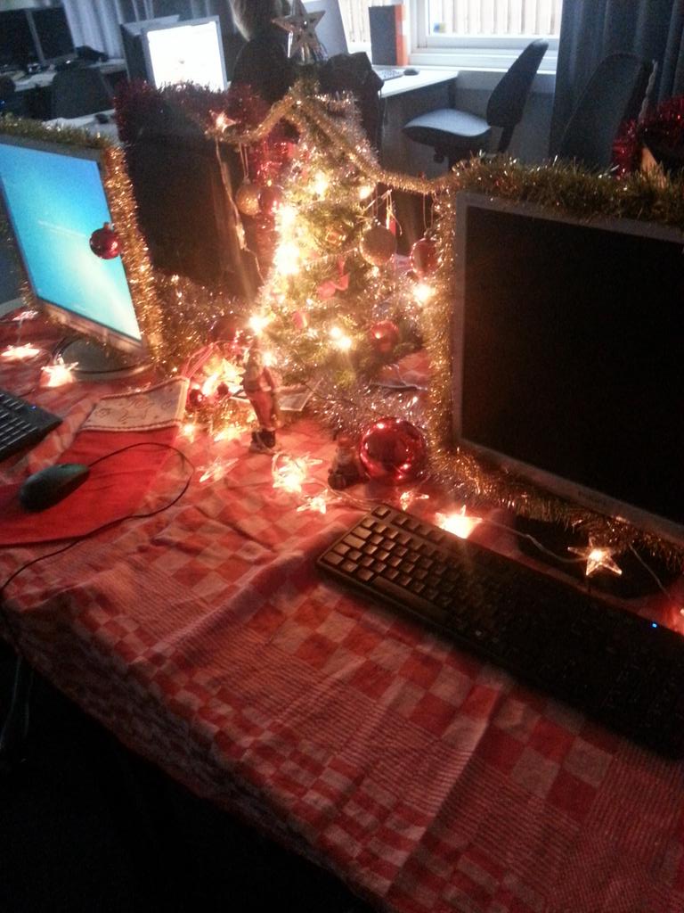 SlussenFredde's tweet photo. Julstämningen är på topp. #julpynt #detblirjuländå #tävling #skola http://t.co/z087VoCtGt