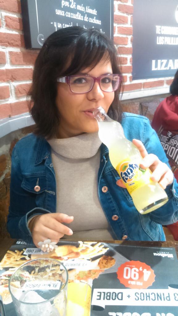 tamara_Nateras's tweet photo. Feliz dia con mi peke en mi cumple http://t.co/25SrDB0TTp