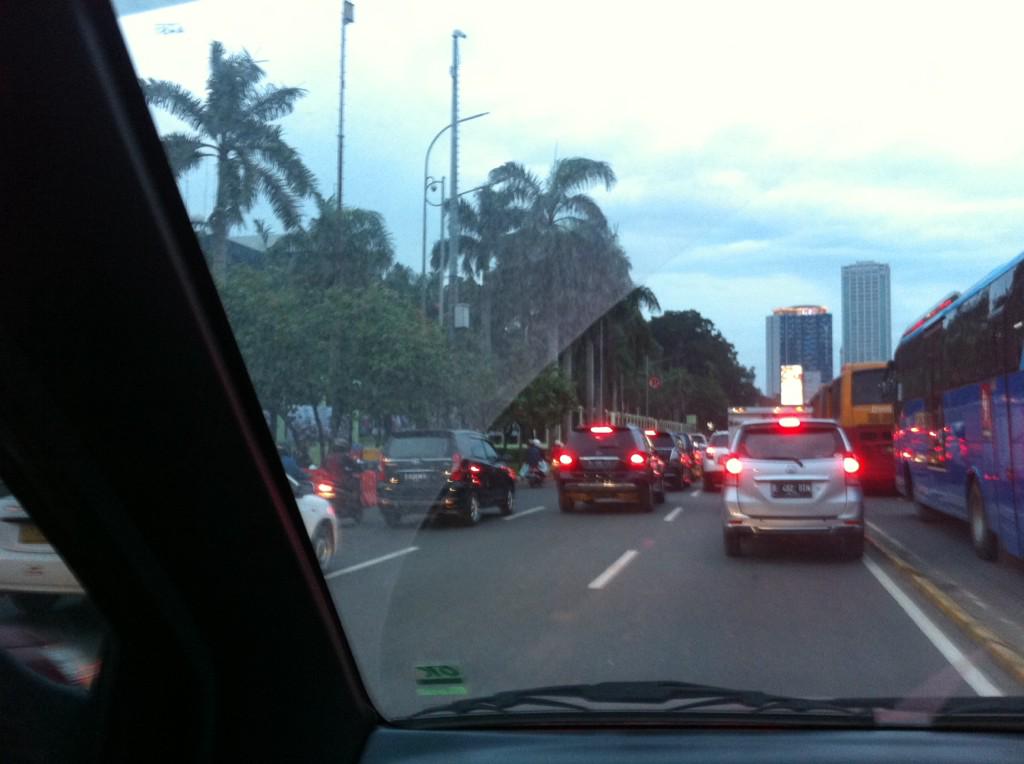 17.52 Jl jendral gatot subroto dpn gedung dpr, padat merayap