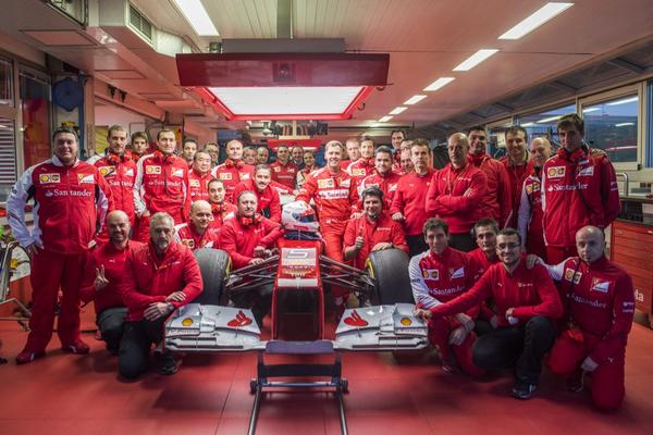 Sebastian Vettel ya viste de rojo Ferrari en Fiorano: "Sensaciones especiales" B32KWf7CMAALFVe