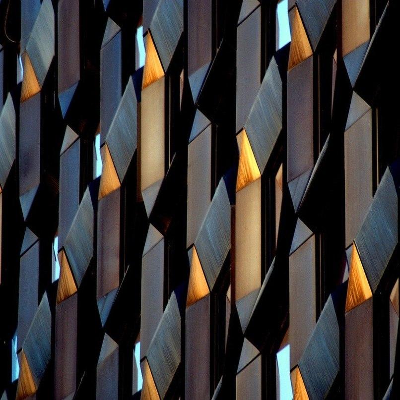 архитектурная абстракция. паттерн фото. традиционные японские узоры. узоры на ткани. темно синий фон.