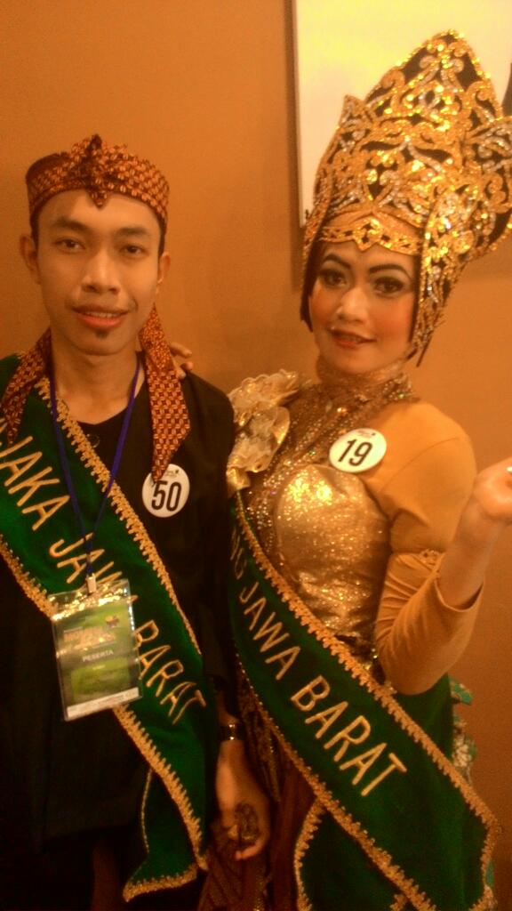 MokaSukapura's tweet photo. Ini Foto Patandang wakil Sukapura @SiskaApril21 @nuryaman89 make up by @jajangjulian  @wawayyyy semangat Kasep Geulis http://t.co/HPxTbIfKjm