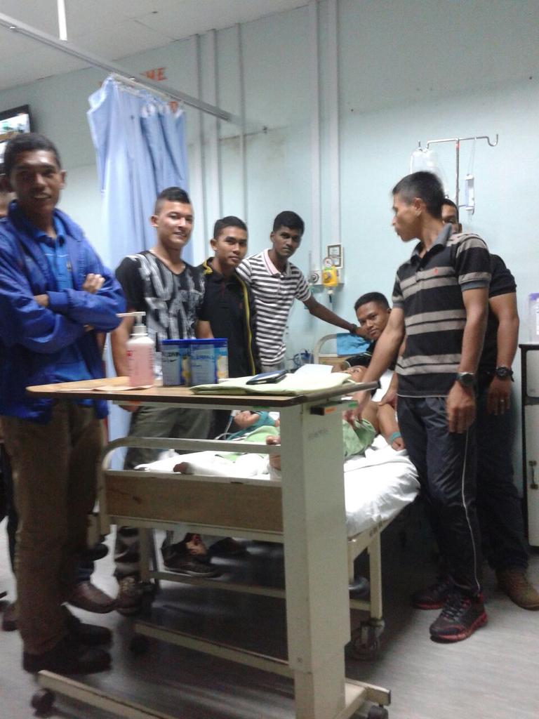 GhejaNoogh's tweet photo. This we call BLOOD BROTHERS!
My squad.
#caringeachother
#teamwork
#117squads
#ThirdBattalionsofRoyalRangerRegiment http://t.co/3y9Zpkp7VX