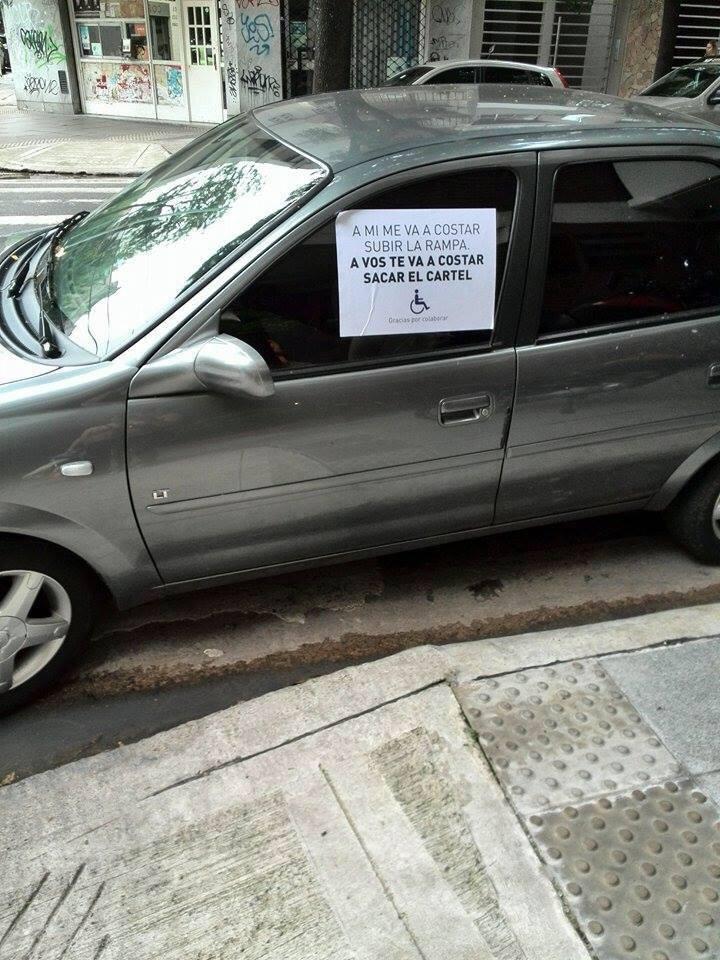 rialjorge's tweet photo. Ustedes creen que hoy tienen un día jodido? Miren lo que le espera a este tipo. http://t.co/kbl9kSrYL9