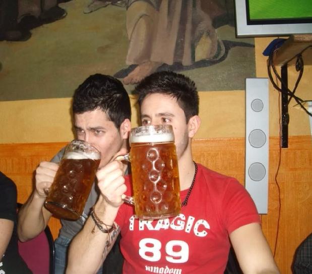 Antonio_Utiel's tweet photo. Felicidades a uno de esos grandes amigos,que pase lo que pase siempre estara ahi,que cumplas muxos mas @cesarosorio86 http://t.co/XmfxzmiWpd