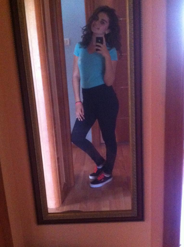 nikollifshiz's tweet photo. #SCHOOLCOOL 😆 http://t.co/OXeHpebFoL