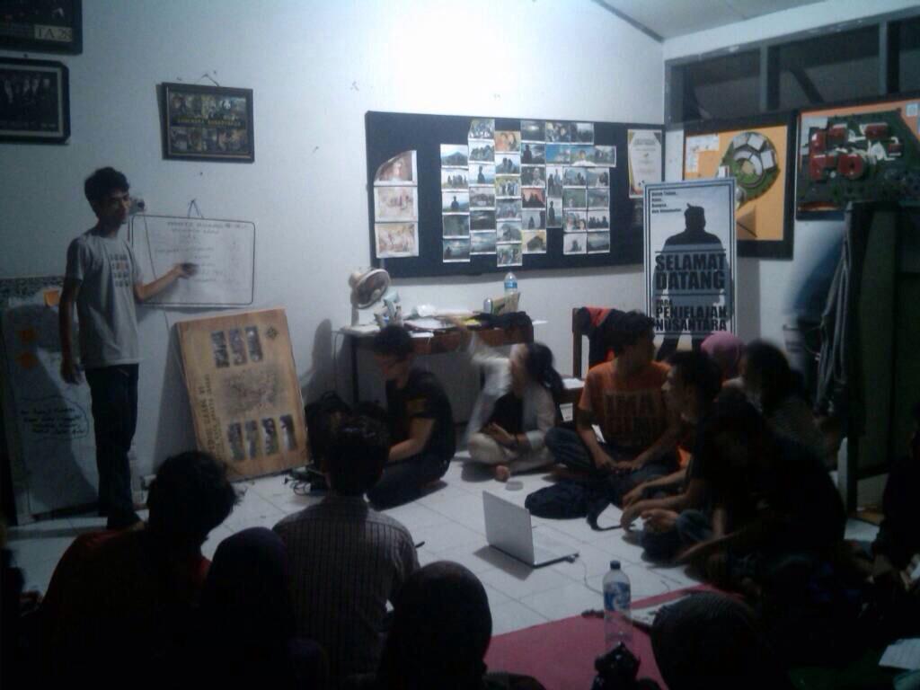 pemberian materi tentang navigasi darat dan SAR oleh mas ari dedy (CSPJ)