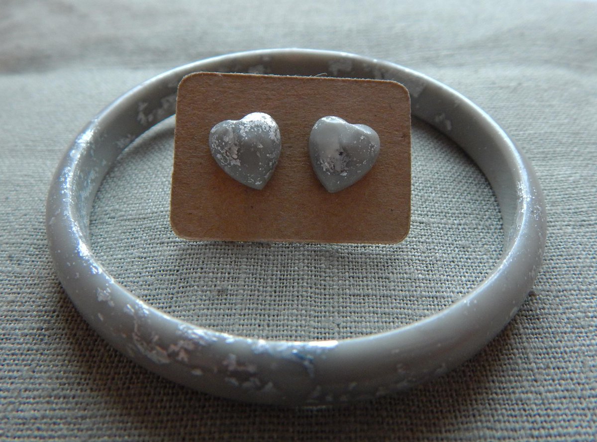 ResinatebyRW's tweet photo. Sneak preview of my *limited edition* silver range of resin bangles &amp; earrings, perfect for Christmas gifting! http://t.co/iWQVClRx25