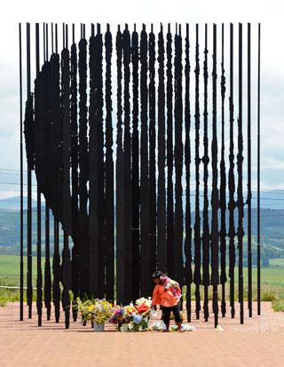 SportArtsCultur's tweet photo. 5 Dec 2014 marks first anniversary of Tata Nelson Mandela’s passing.  #RememberMandela Together we move SA forward http://t.co/amDncam9FU