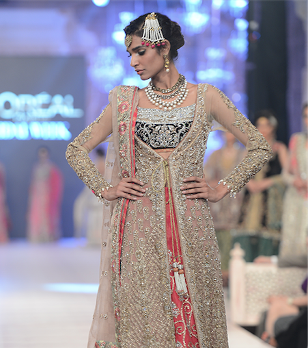 PFDCOfficial's tweet photo. @Nickie_Nina's 'Raj Myth', stories of the Mughal era. View full collection from #PLBW2014 at http://t.co/XJy9E7SVWB http://t.co/yhVJ86pSJe