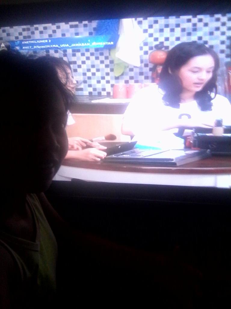 alse_elsa's tweet photo. #NETMiliuner_2 @TMG_NET acara paling kocak dan pemeran bastiannya cakep . aku jdi gk bisa kmna mna smpe bres acra ni http://t.co/M16IxSkn59
