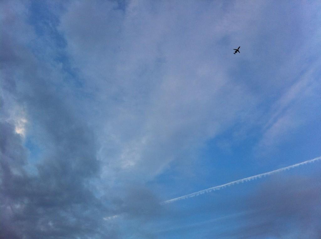 tdultee's tweet photo. My 7:10 Newark sky #BLS710 http://t.co/3sqfAADMXf