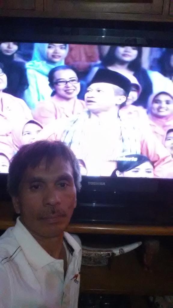 rinalpi's tweet photo. #NETMiliuner mang saswi si bandrek http://t.co/71f6vijph2
