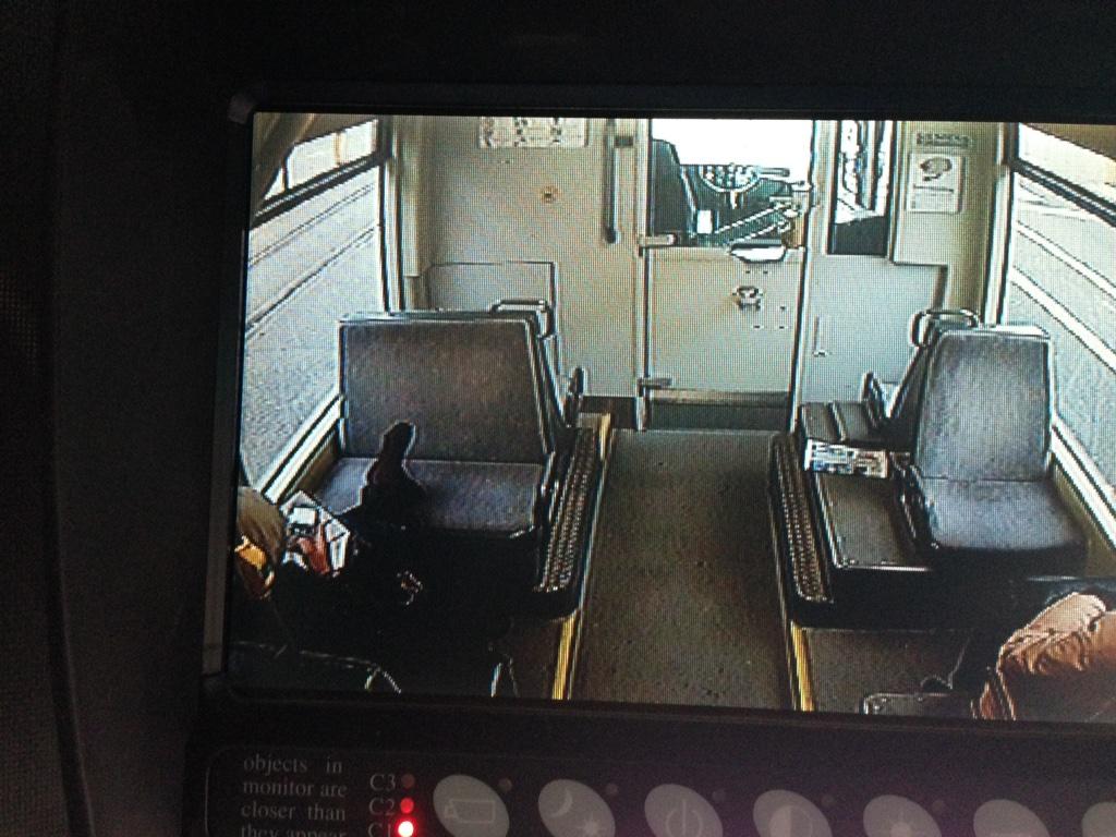 MichaelJ_1's tweet photo. Zou ze comfortabel zitten op de tram? #RESPECT http://t.co/FzZYQQXXBd