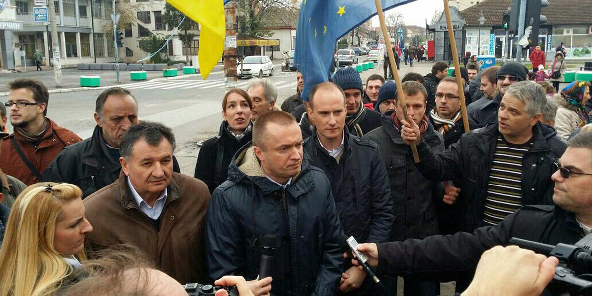 demokrate's tweet photo. [Foto] Konferencija za medije u Surčinu – Bojan Pajtić, Vojislav Janošević, @Balshone, @MajaVidenovic... http://t.co/RlhilkhCtq