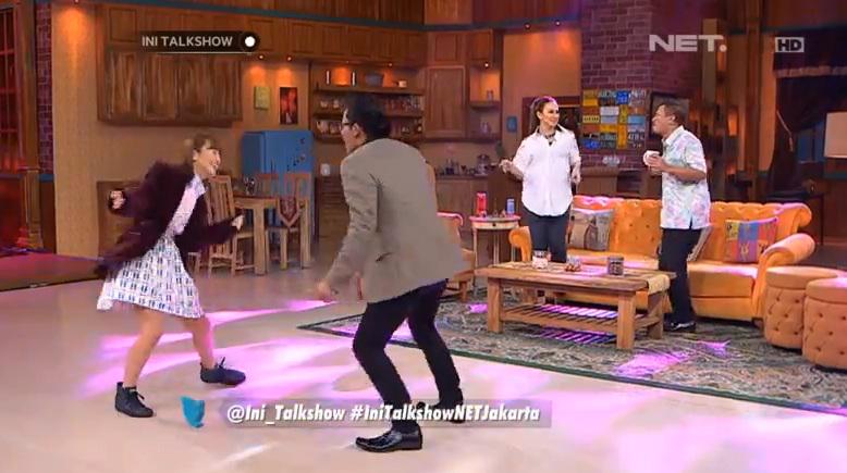 minapurnama2's tweet photo. "@netmediatama: Yoo Bandrek oo..oooo @HarukaN_JKT48 @newsuleprikitiw @aingsaswi @Ini_Talkshow #IniTalkshowNETJakarta http://t.co/xFJq5XM4D3"