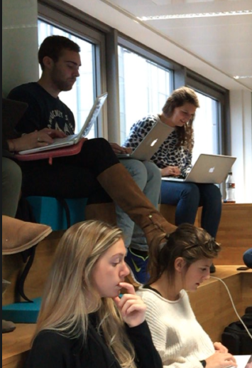 ManuGoet's tweet photo. Vous pouvez admirer mes nouvelles bottes! 
#effetdoptique #labdavanac 
@davanac @Camgolard http://t.co/9tcYh8cZvD