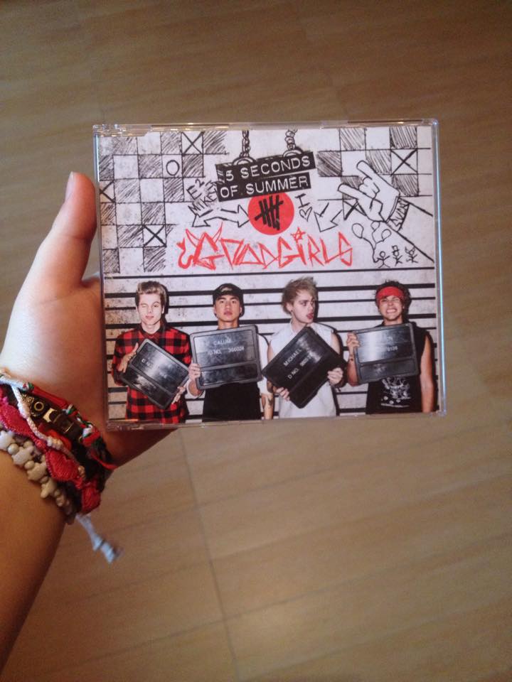 CAPTAlNERD's tweet photo. i waited for 3 weeks bUT I FINALLY GOT MY #GOODGIRLSEP πππ @5SOS http://t.co/ch2KB7kX5E