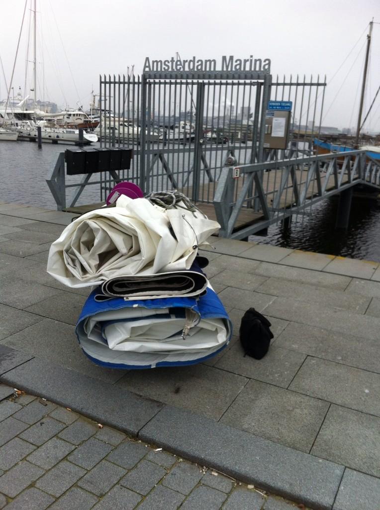 Gister een Jeanneau SO 49 afgetuigd in de Amsterdam Marina.