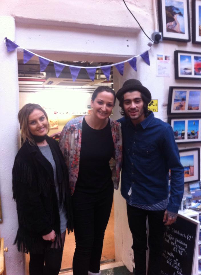 1DirectSG's tweet photo. Zayn spotted in Weymouth (01/12/14) #hiPerrie http://t.co/SVc0oyYfCj