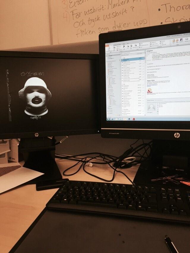 CarlHultberg's tweet image. Most badass desktop at the office #wigger