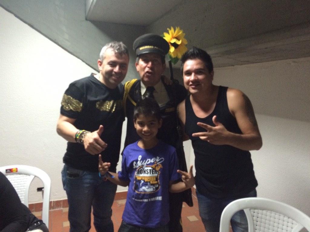 carlosmatinifw's tweet photo. Ahí se le tomo el afoto @boyacoman @Carrolocohumor @HumorGuachiman #dannyrios COMETE LA VIDA A BESOSO! http://t.co/oDg0kIuZBG