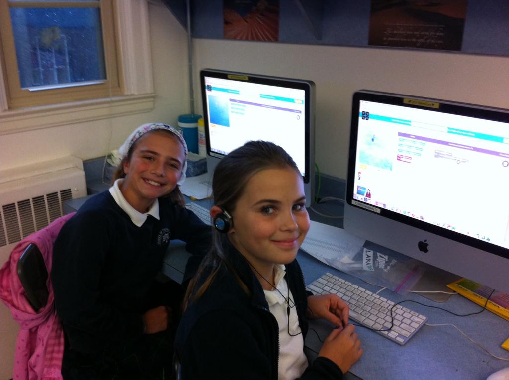 STEMEdLisa's tweet photo. #LetUsCode @the_Madeleine Ss with #HourOfCode #Frozen @21stCenPrinKW @Mad4thGrade @MadTechTeam http://t.co/zASkBuybGw