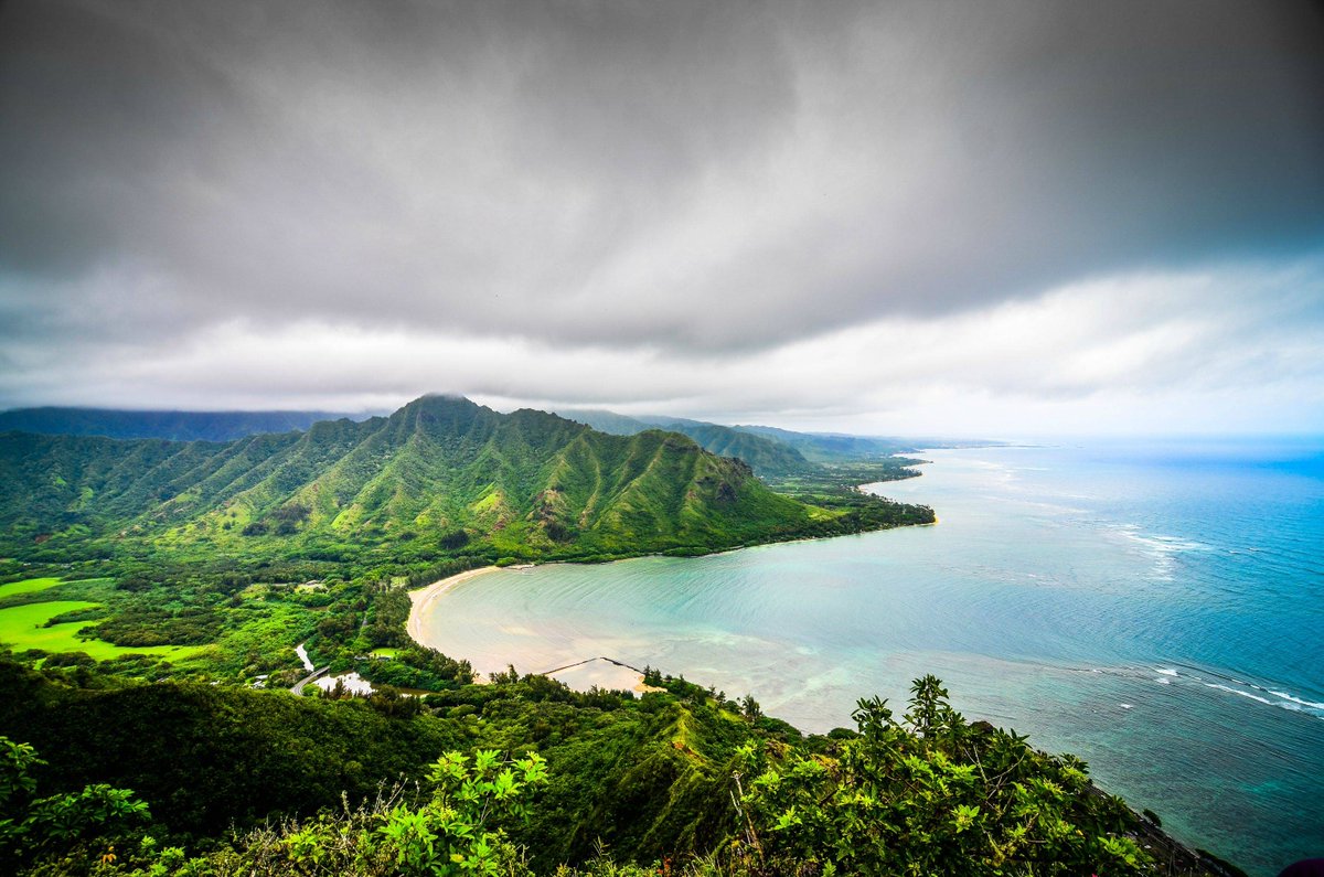 Kahana Bay in #Oahu is known for it's calm clear waters, snorkeling, and soft white sand. #TravelFacts