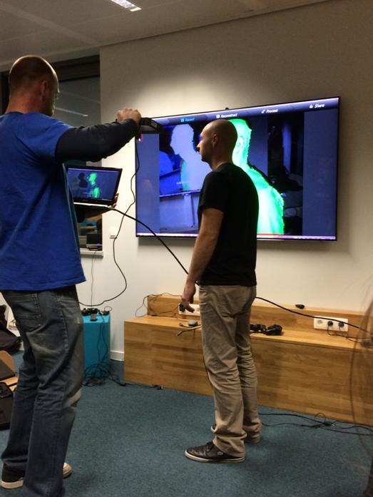 JKelecom's tweet photo. Réalité virtuelle!!! #trucdefou @handsonio http://t.co/YAme0PKCaT