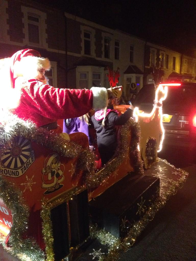 RichardPlatts1's tweet photo. 1st night on #barryroundtable #santasleigh #magical http://t.co/f8rOfP5cKS