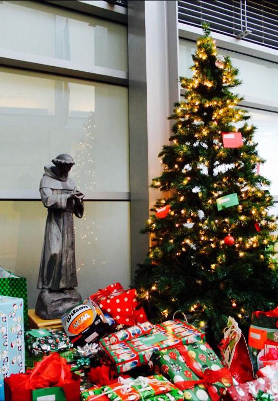 SupportSiena's tweet image. Check out this tradition: The Franciscan Giving Tree!  What other @SienaCollege holiday traditions do you remember?!