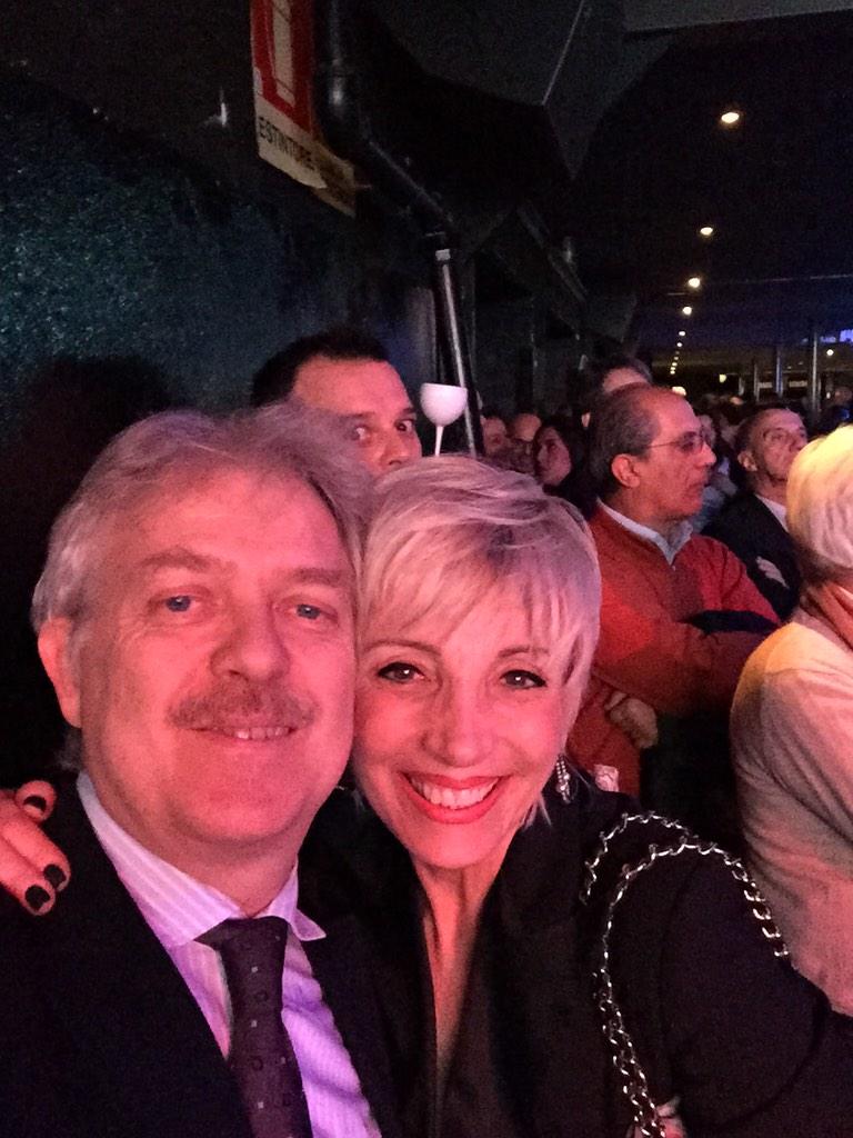diegoman's tweet photo. Al #17premioassorel selfie a raffica con colleghi-concorrenti-amici come @anitalissona @Assorel_Live http://t.co/QfFMBP20UW