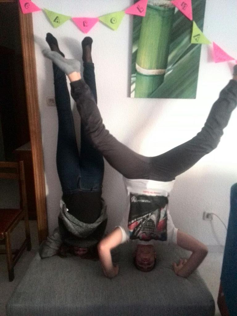 NazaretMartos's tweet photo. Trabajando duro con @OscPadJim  💪😜 #zapeando258 http://t.co/d7BiaMgFiT