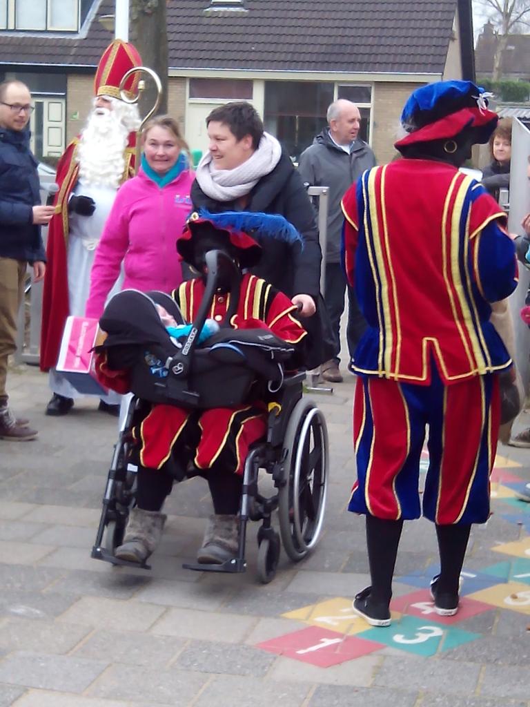 detarissing's tweet image. Sinterklaas brengt samen met de pieten en babypiet een bezoek aan de Tarissing.