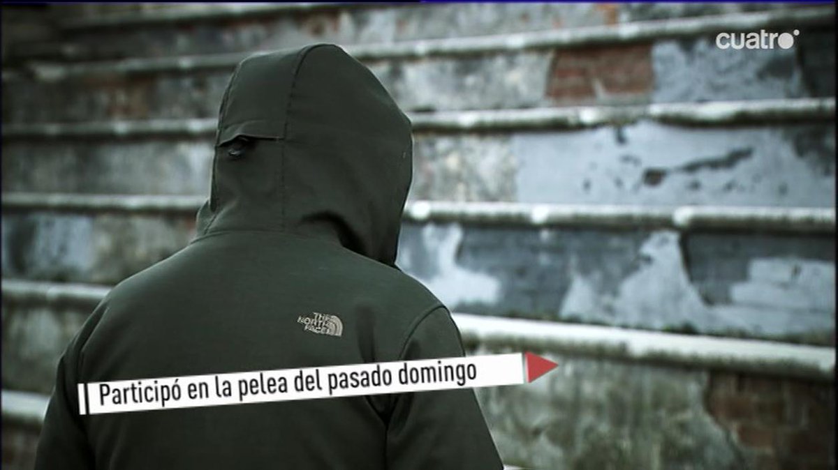 DeportesCuatro's tweet photo. Un ultra de Frente Atlético: "Yo no los quiero en mi país; en mi ciudad impera lo que yo diga" http://t.co/4DOBmWVcnq http://t.co/dds5UWqvEG