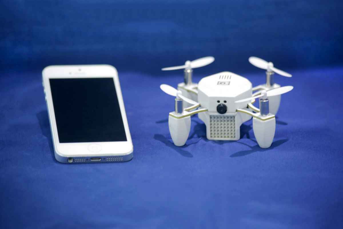 PopSci's tweet photo. The ZANO drone can fly out from users and take their selfies from the sky http://t.co/H5zk5jl2BE http://t.co/hoTjKSPenB