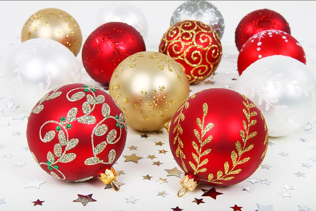 Baby_ktan_CAN's tweet photo. Est-ce que la décoration du sapin est une tradition dans votre famille? :) http://t.co/m1iWIXB8V1