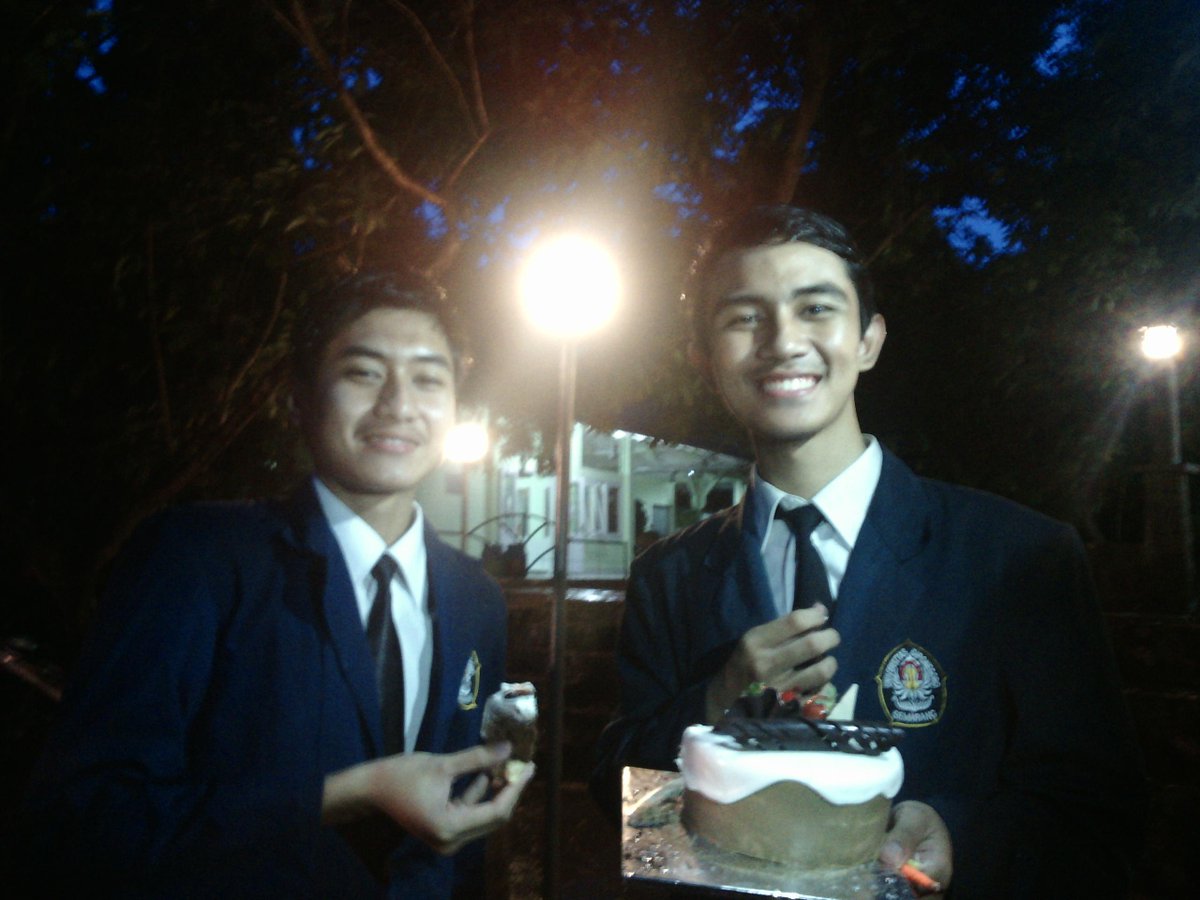 Selamat bertambah usia <a href="/auliahashemi/">AHF 🍉</a>. Semoga semakin bermanfaat ! Nih foto brg sohib km cc <a href="/semarakberkarya/">#AyoIkut</a>